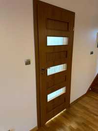 Drzwi DRE w kolorze złoty dąb z regulowaną ościeżnicą 80cm