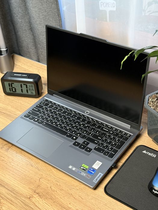 Ноутбук ігровий Lenovo Legion 5 16IRX9 Luna Grey