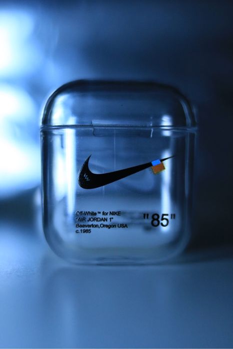 - Nike & Off White - Capa Airpods