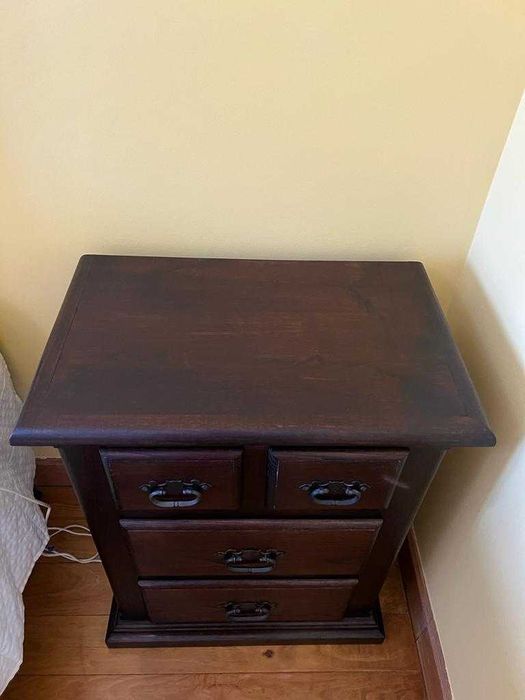 Mesinha de cabeceira como nova - possibilidade de vender o par