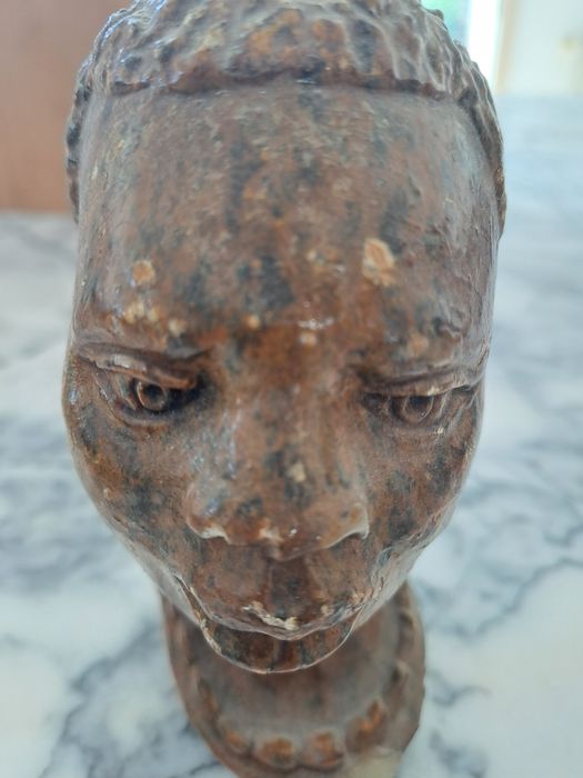 Estatueta de cabeça africana