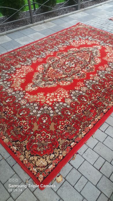 Килим  шерстяний