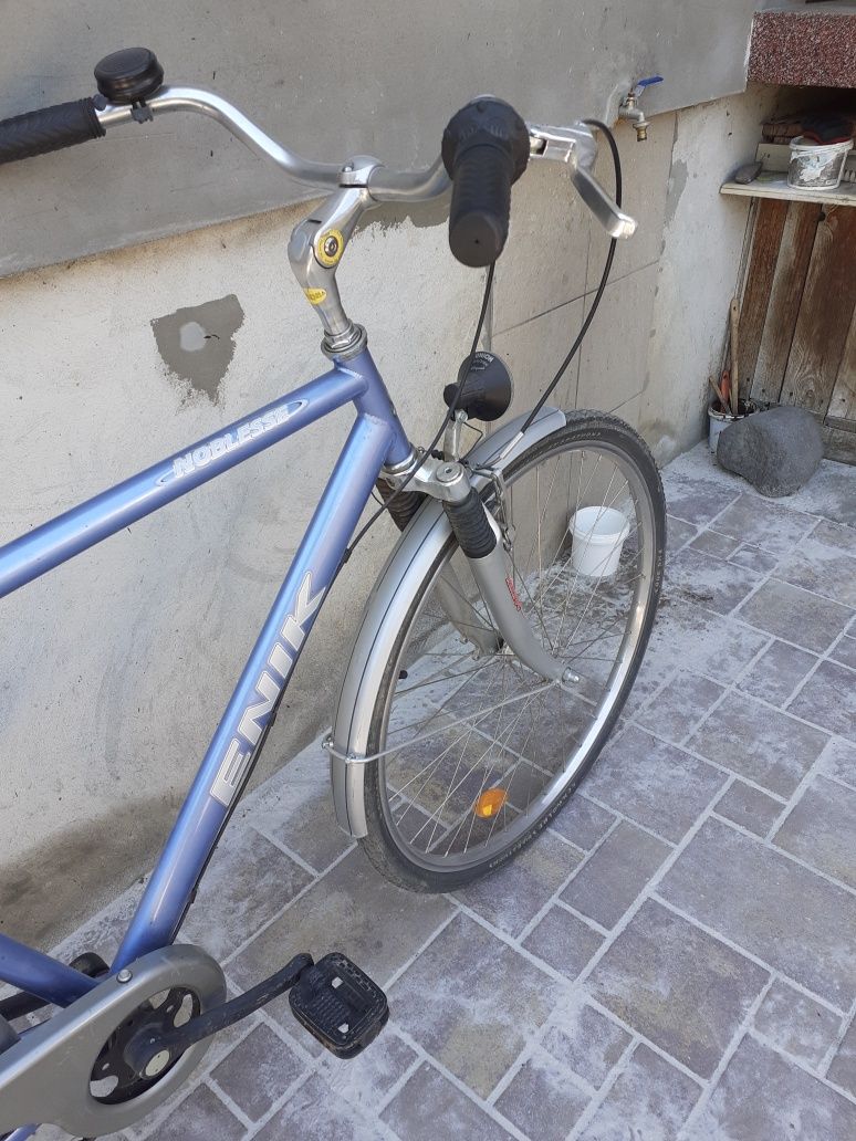 Міський чоловічий велосипед.