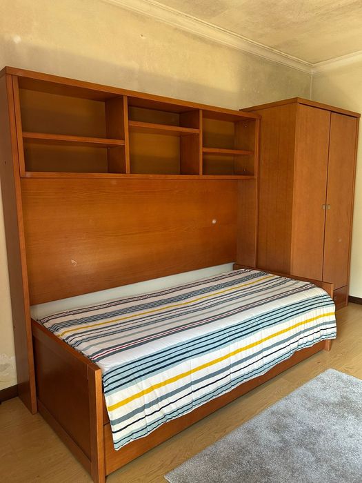 Mobília de quarto completa – cama + roupeiro + 2 estantes