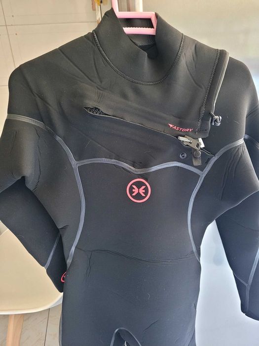 Fato de Surf marca DeePly - Tam S - Senhora, como novo