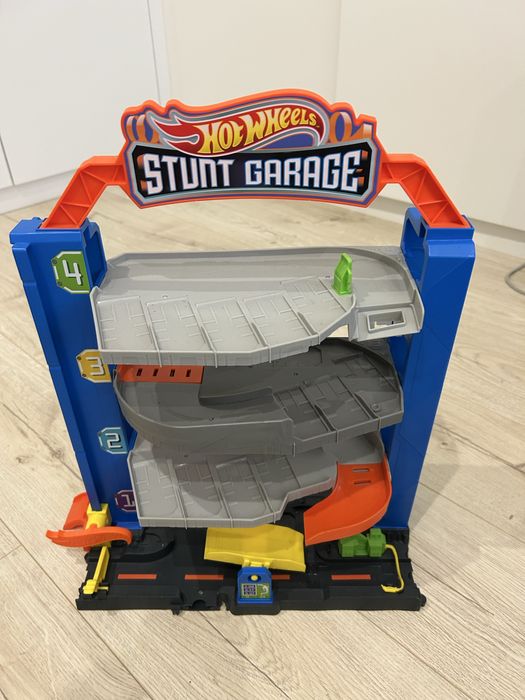 Продам гараж-паркінг Hot Wheels