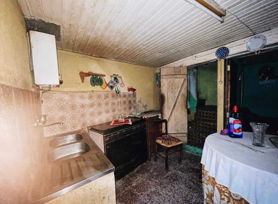 Moradia para recuperar - Unhais da Serra