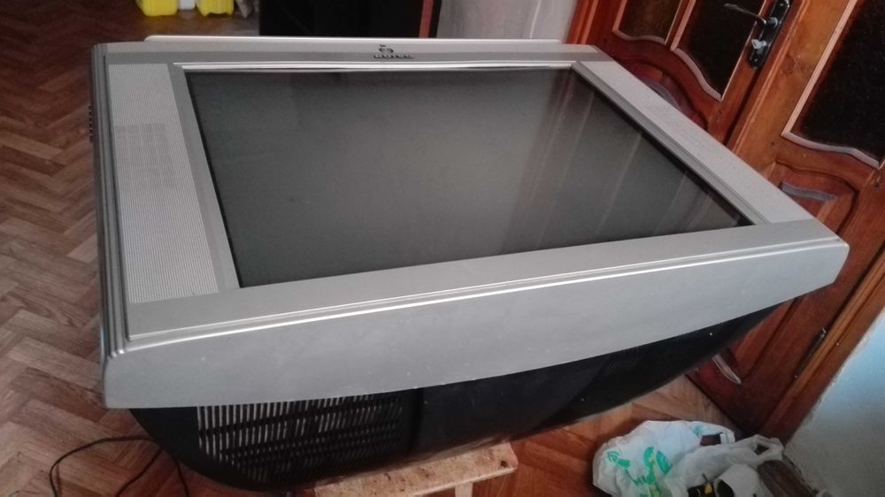 Телевизор 72 смв комлекте ДВД с Караоке и Микрофоном и  Пульты