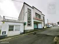 VENDA de EDIFÍCIO com AMPLO TERRENO - centro de Arrifes, Ponta Delg...