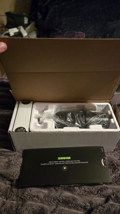 Shure MV7 Динамічний мікрофон.