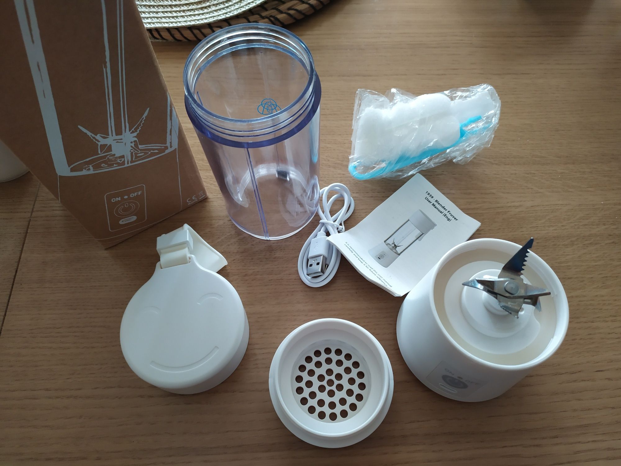 Blender bezprzewodowy 380 ml biały 6 ostrzy