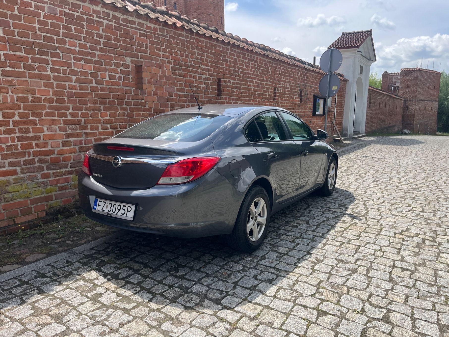 Opel Insignia 1.8 benzyna mały przebieg 188 tyś km! Sprawna klima! Dobrze jeździ!