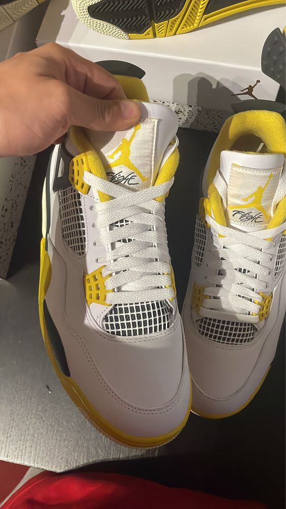 Air Jordan 4 Vivid Sulfur