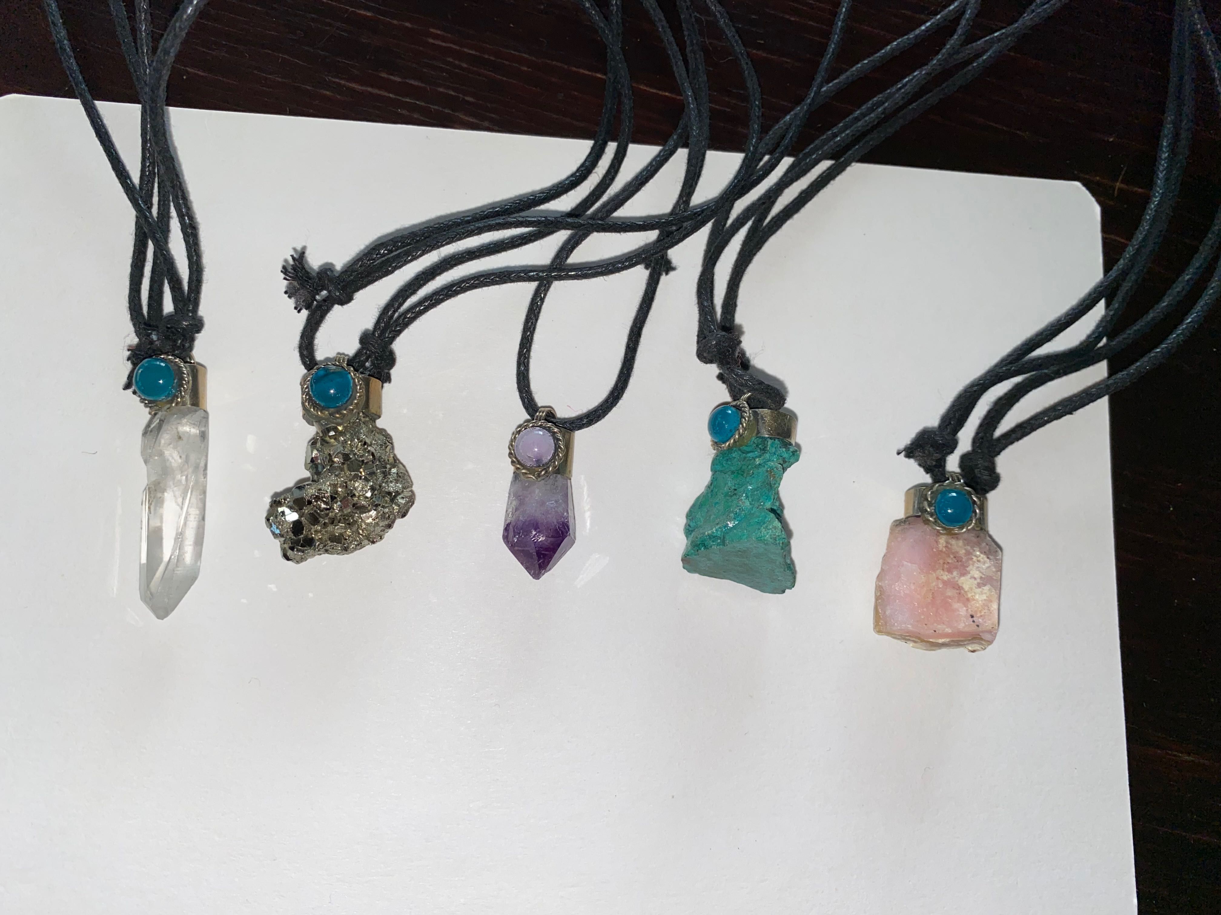 AMULETY Z PERU  zawieszki talizmany ochronne z kamieni naturalnych