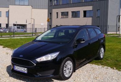 Wynajem samochodu kombi 5 osobowe Ford Focus diesel Wypożyczalnia aut