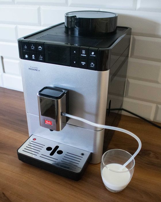 Ekspres ciśnieniowy do kawy Melitta Caffeo Passione OT F53/1-101