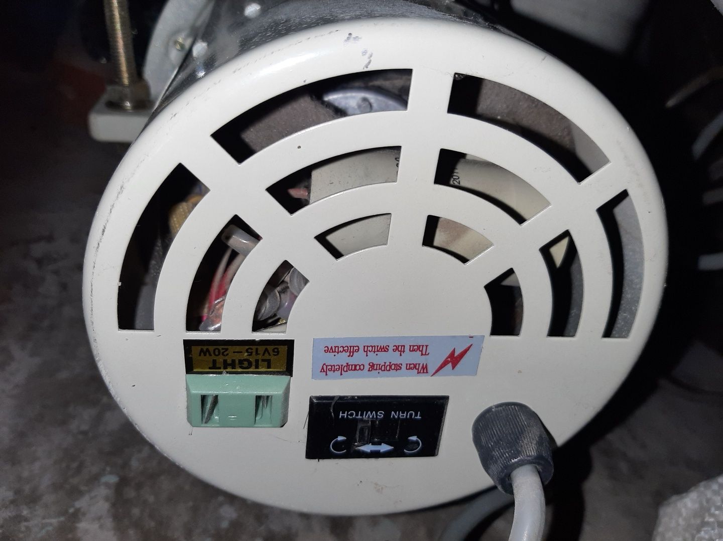 Электродвигатель для швейной машинки.
FDM 400W 2P 220
