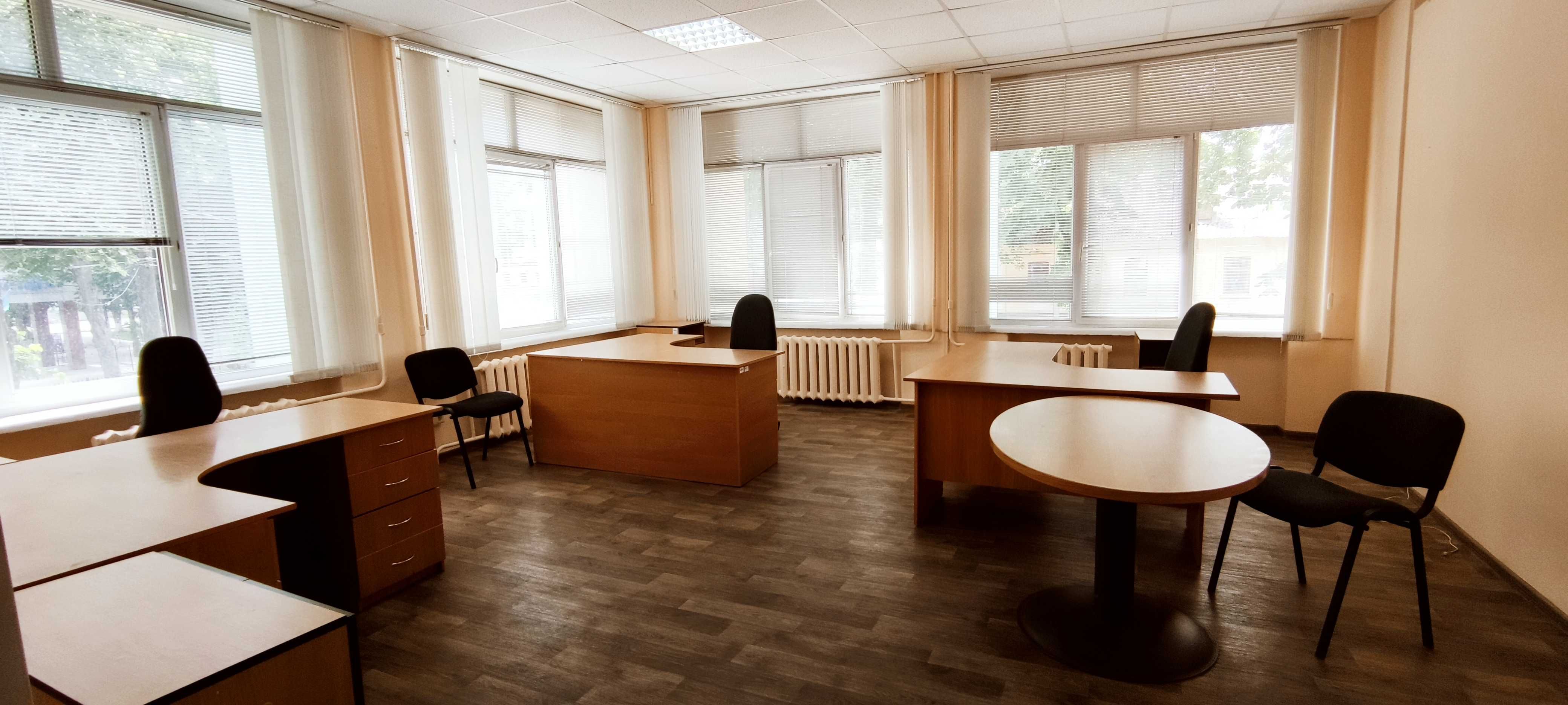 Бізнес центр з бомбосховищем 1800м2