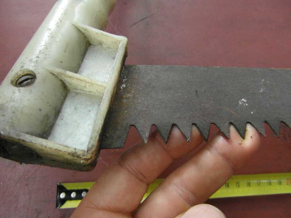 Piła ręczna stara _Retro piła PRL _do ozdoby kolekcji  lub naostrzenia