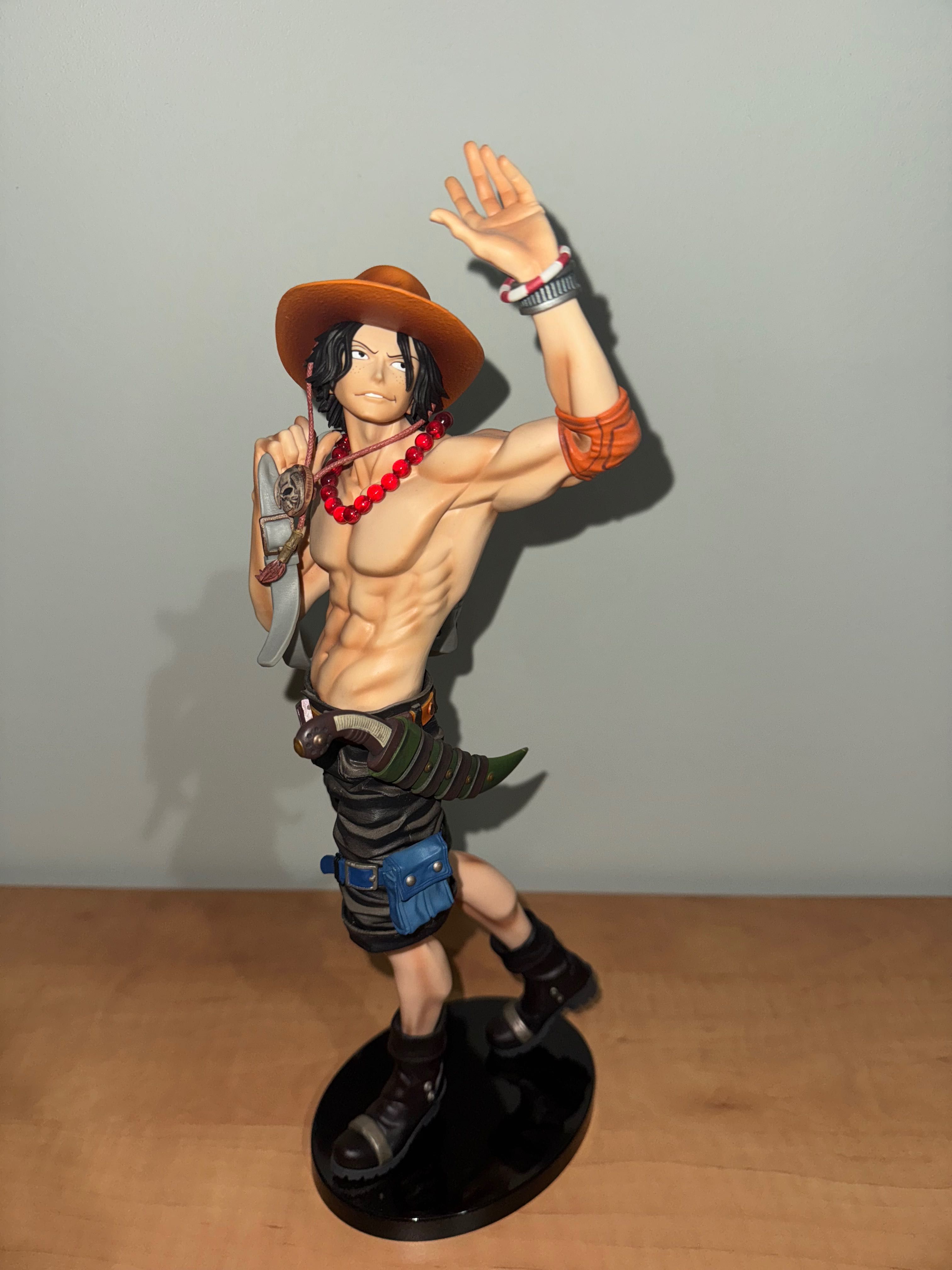 Oryginalna figurka Portgas D Ace z anime/manga One Piece