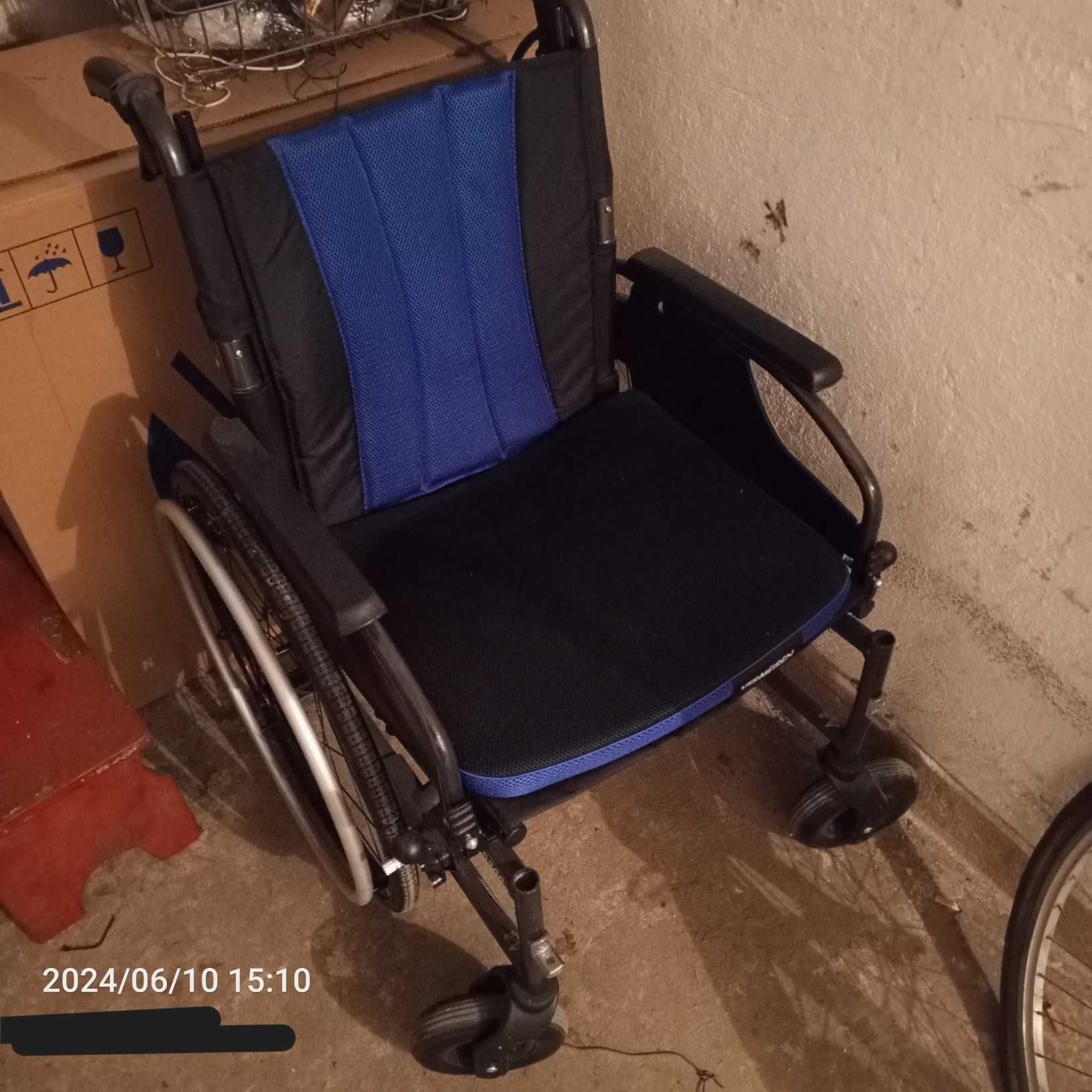 D200

Wózek inwalidzki ze stopów lekkich