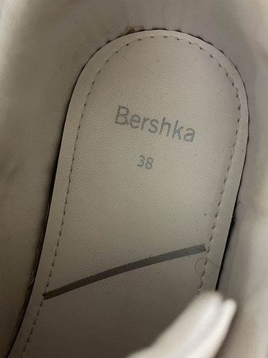 Белые женские кеды Bershka