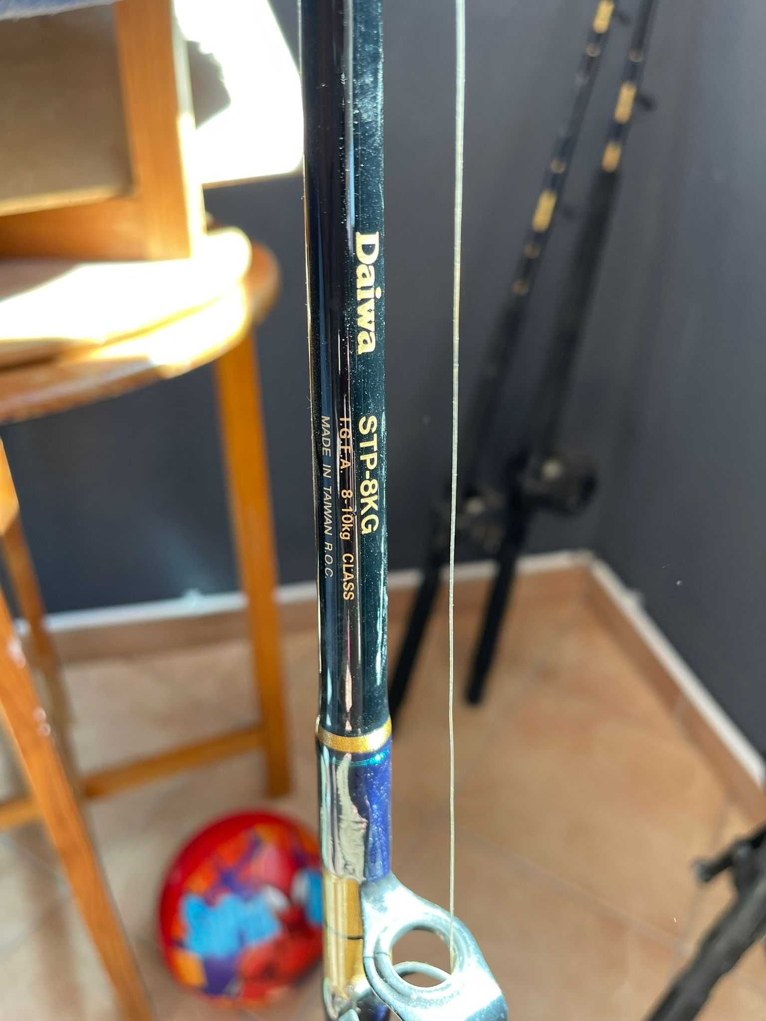 Varas de pesca semi-nova shimano