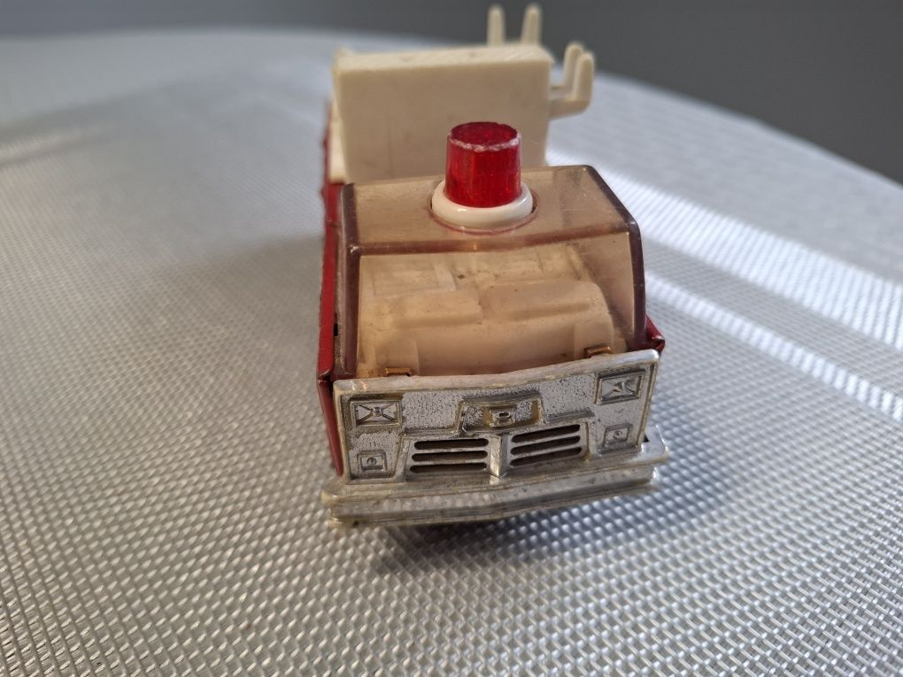 Model samochodu skala 1:43