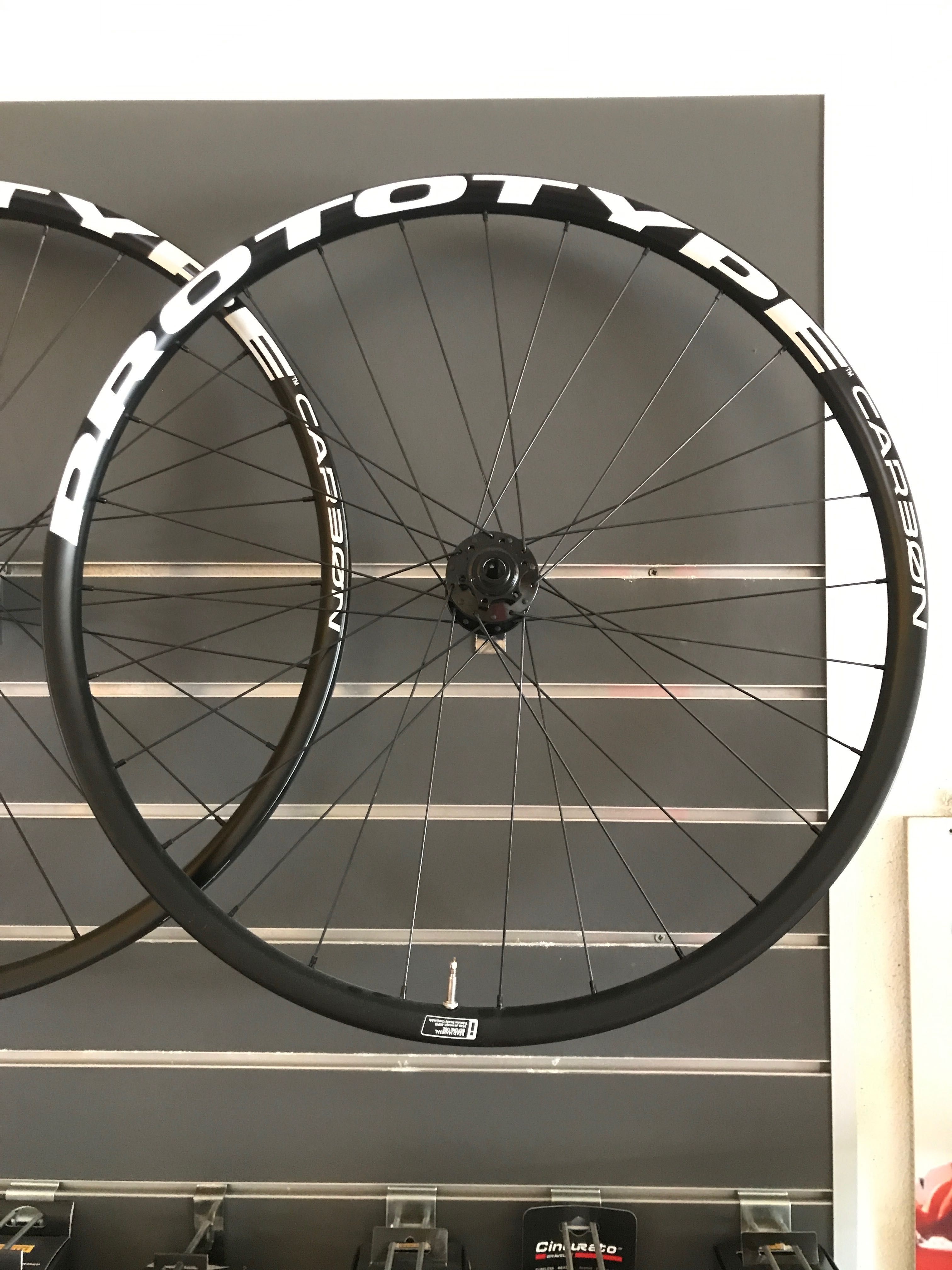 Rodas de BTT em carbono "Prototype Carbon Zero" como novas