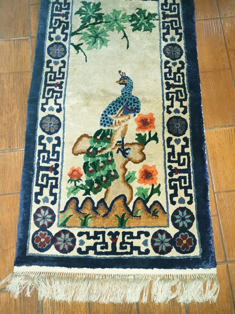 Lindo tapete asiático "pavão "em seda feito à mão