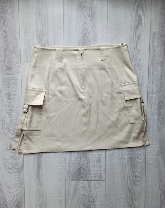 spódniczka krótka cargo bojówka z kieszeniami po bokach satynowa S 36