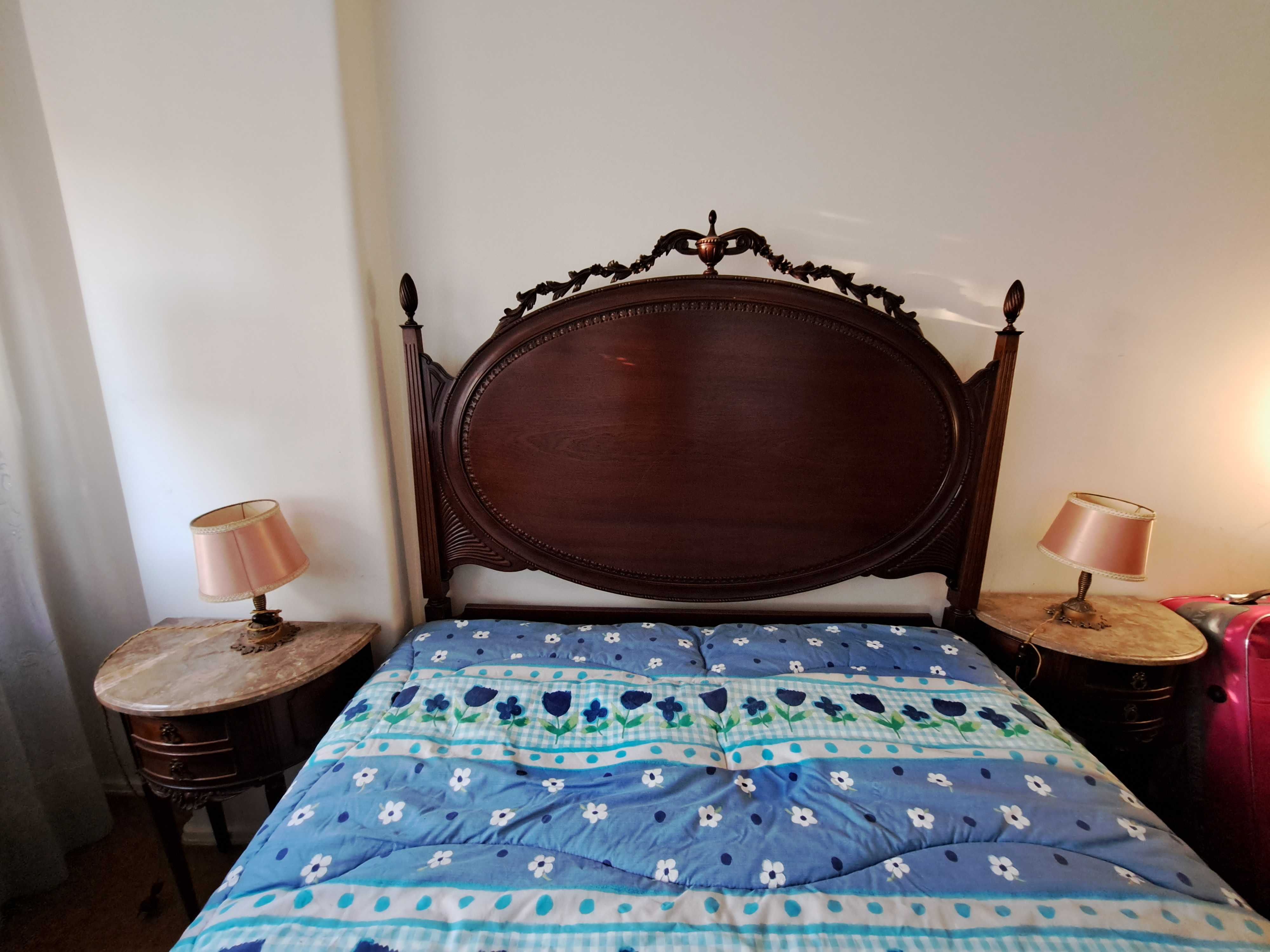 Mobilia quarto casal clássica com mármore