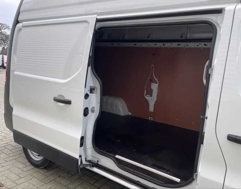 Wynajem bus Wypożyczalnia aut dostawczych Transport motocykli skuterów