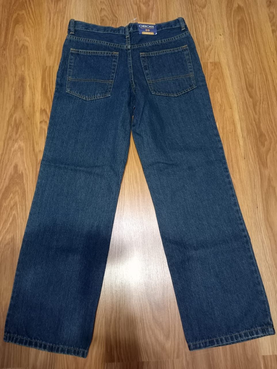 Продам новые джинсы Cherokee