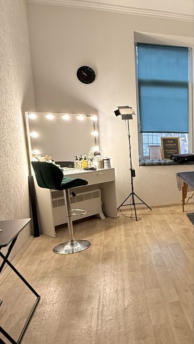 Візажний стіл зі світлом/барний стілець