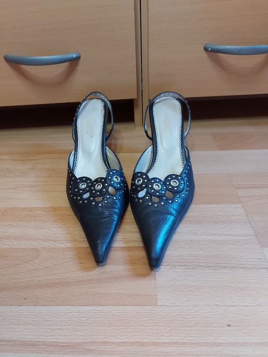 Stileto 37, preto com taxas prateadas