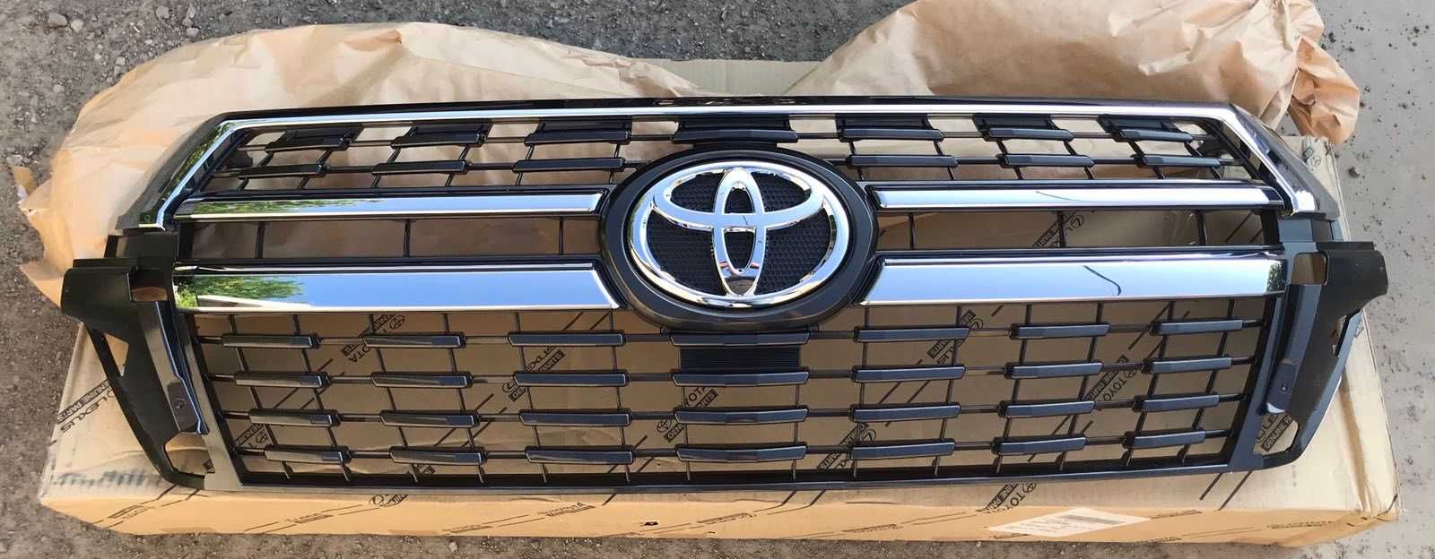 Решетка радиатора Toyota Land Cruiser 200 2015-
