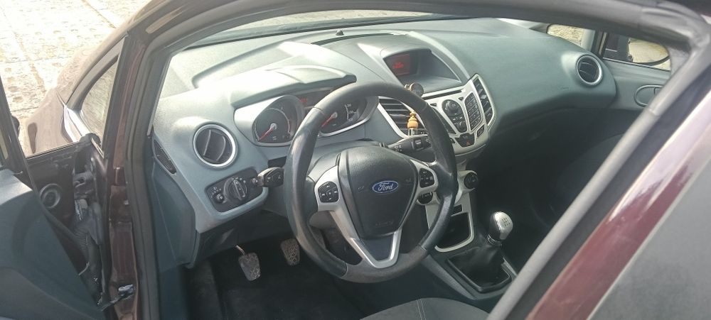 Sprzedam forda fiestę 2011r 1.4 TDCi 218000km