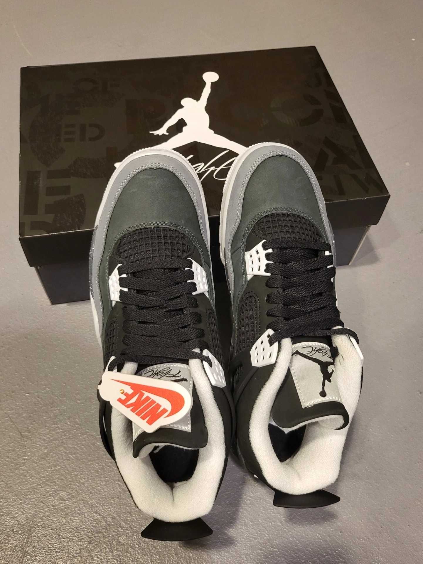 Buty Jordan4 Air Retro Fear nowy z metką R.45