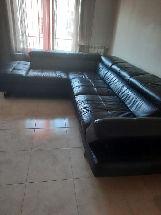 Sofá de pele castanho