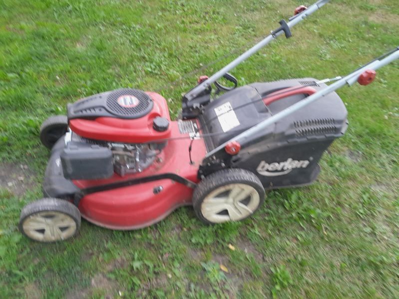 Kosiarka spalinowa z koszem