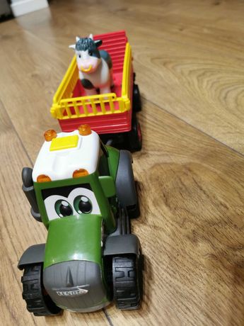 Traktor Dickie Toys 1+ światło i dźwięk przyczepa krowa farma