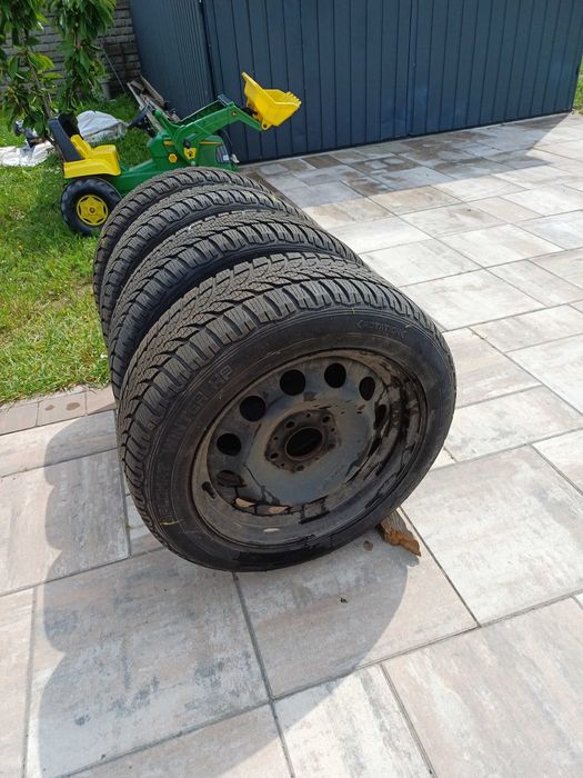 Opony zimowe z felgami stalowymi 205/55R16