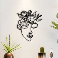 Дерев'яна картина на стіну, декор для кімнати "Дівчина в салон краси”