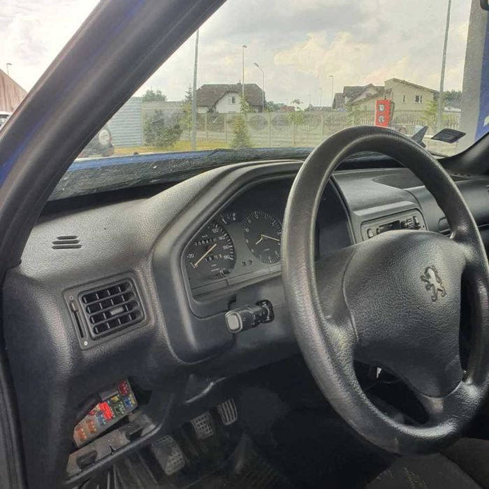 Peugeot 106 po lift 1.1 benzyna  na części kolor niebieski metalik