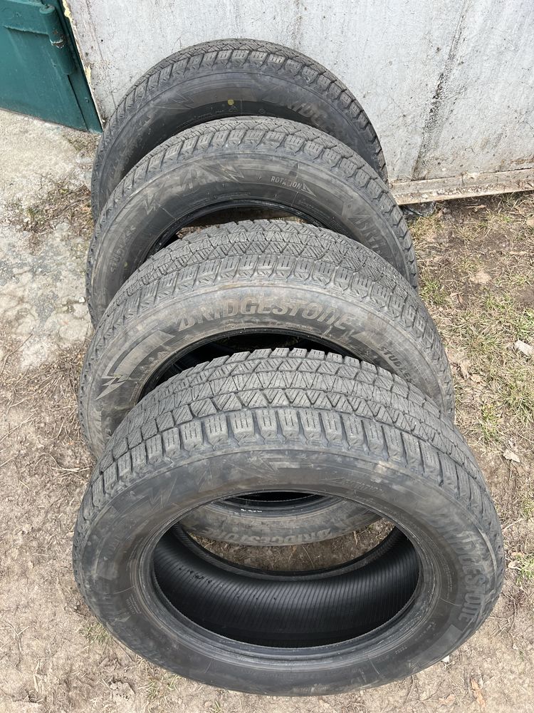 Продам зимову гуму Bridgestone dm-v3