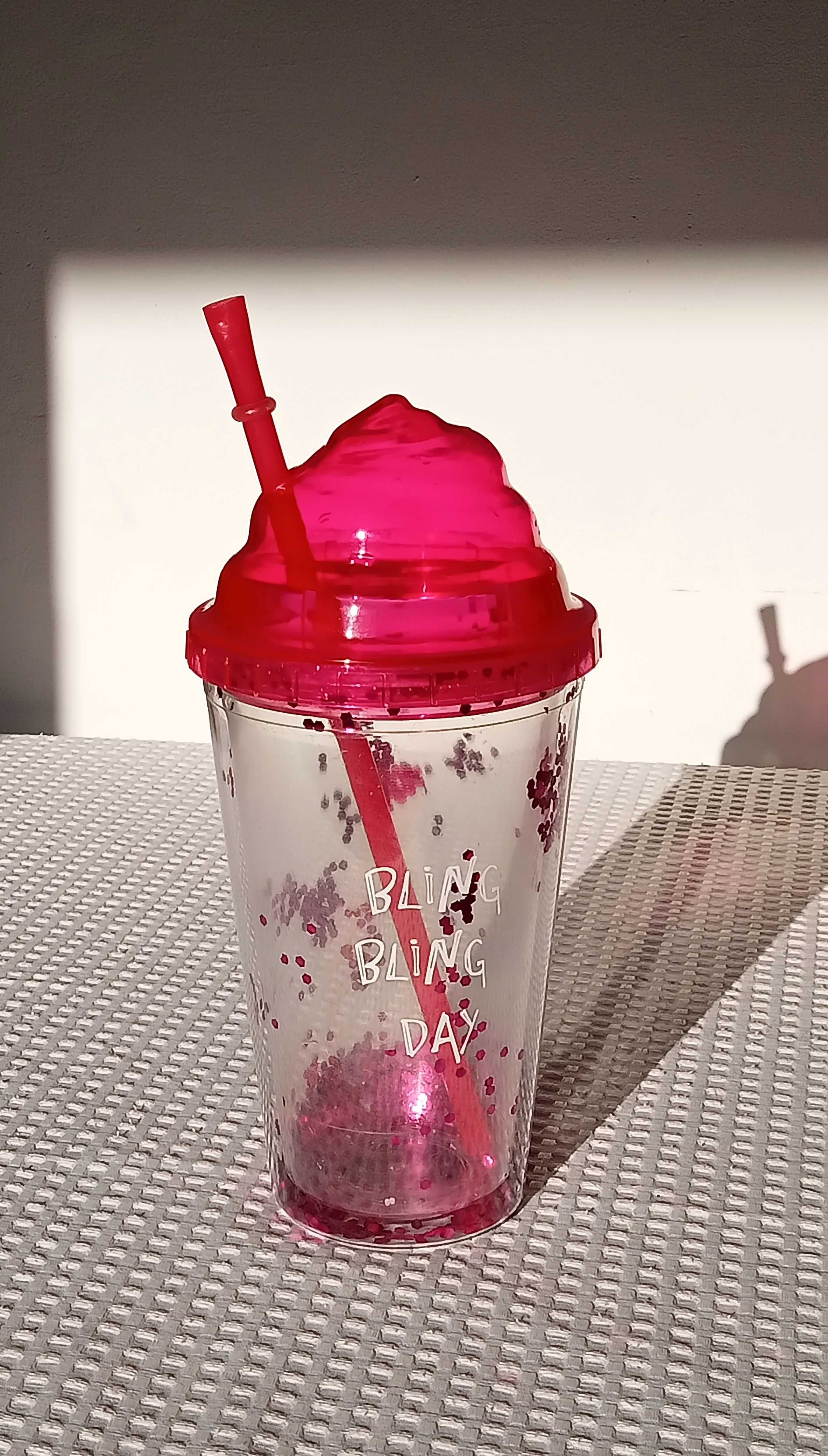 kubek ze słomką SHAKE duży różowy brokatowy
