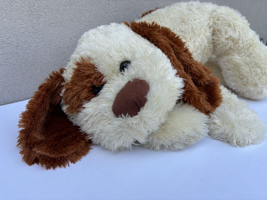 Bardzo duża przytulanka, miękka i miła w dotyku - pies