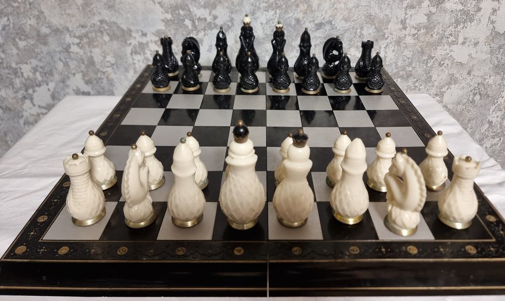 Шахи Сибірський сувенір СССР, 1970р, з карболіту на латунній основі