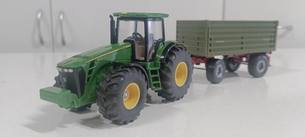 Trator Siku escala 1/50